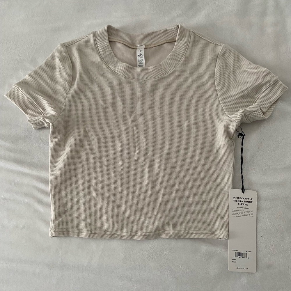 NWT Small ALO Yoga cropped waffle shirt - beige